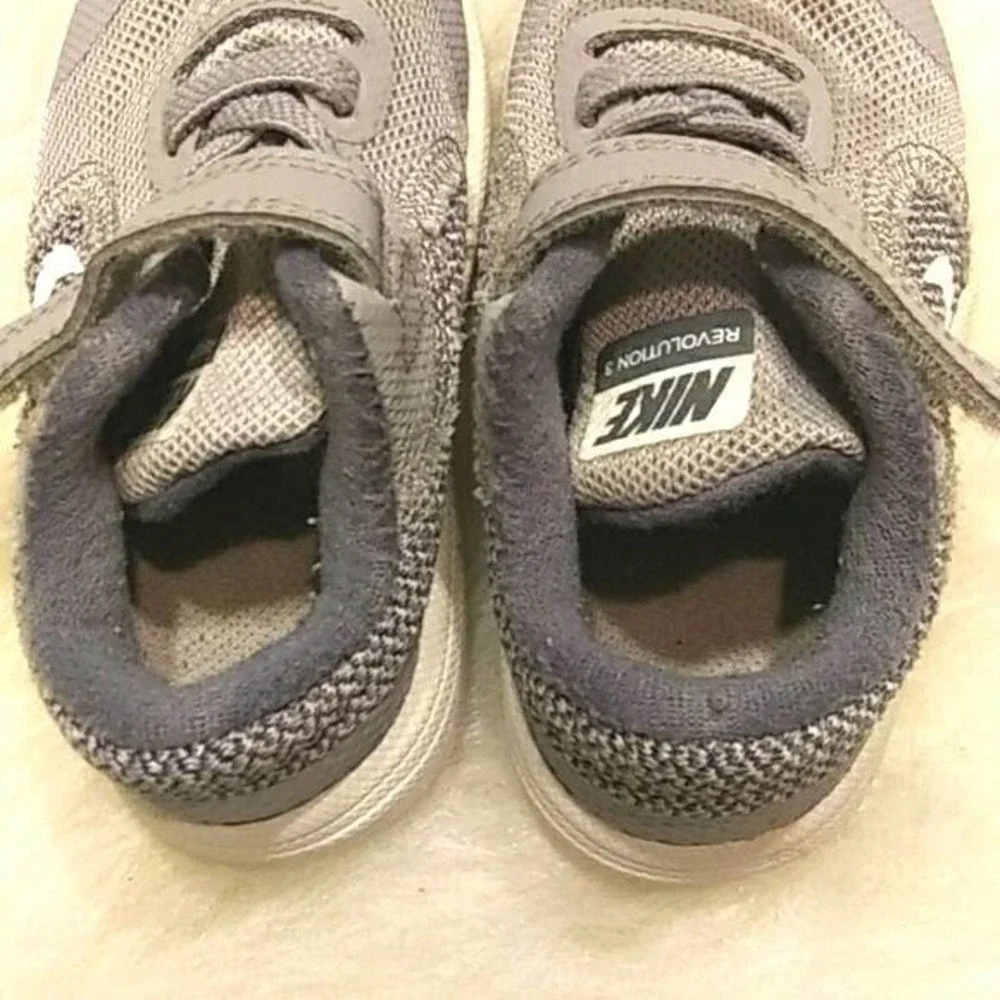 Baby Nike Revolution 3 Gray Size 5 C